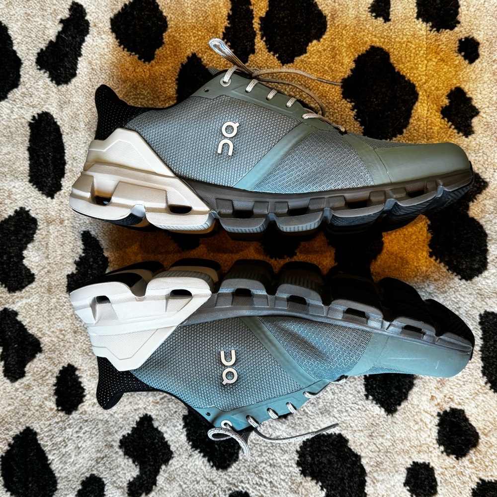 On Cloudflyer Waterproof Running Shoe Size Mens 10.5 in Sea Glacier. Like New - Picture 6 of 11